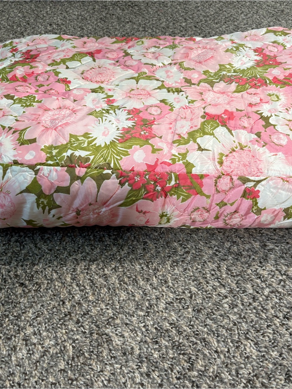 Pink Floral Cotton Comforter with Green Accents - Soft Botanical Bedding